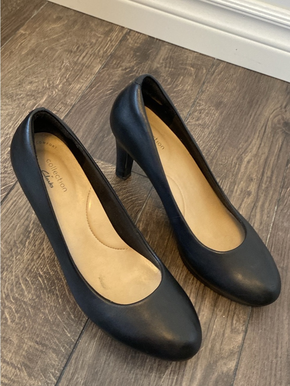 Clarks Black Classic Heel Pump - Picture 2 of 4